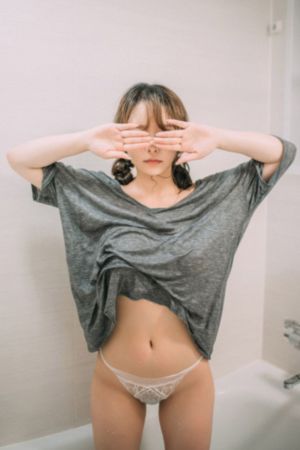 年轻丰满的女教师_BD国语完整版观看