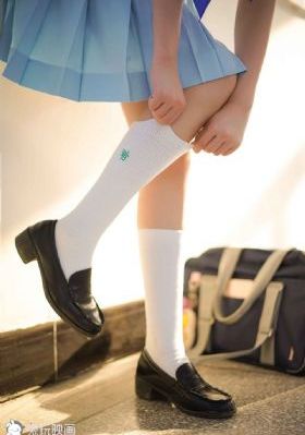 英语老师没戴罩子被艹了一节课_蓝光全集免费观看
